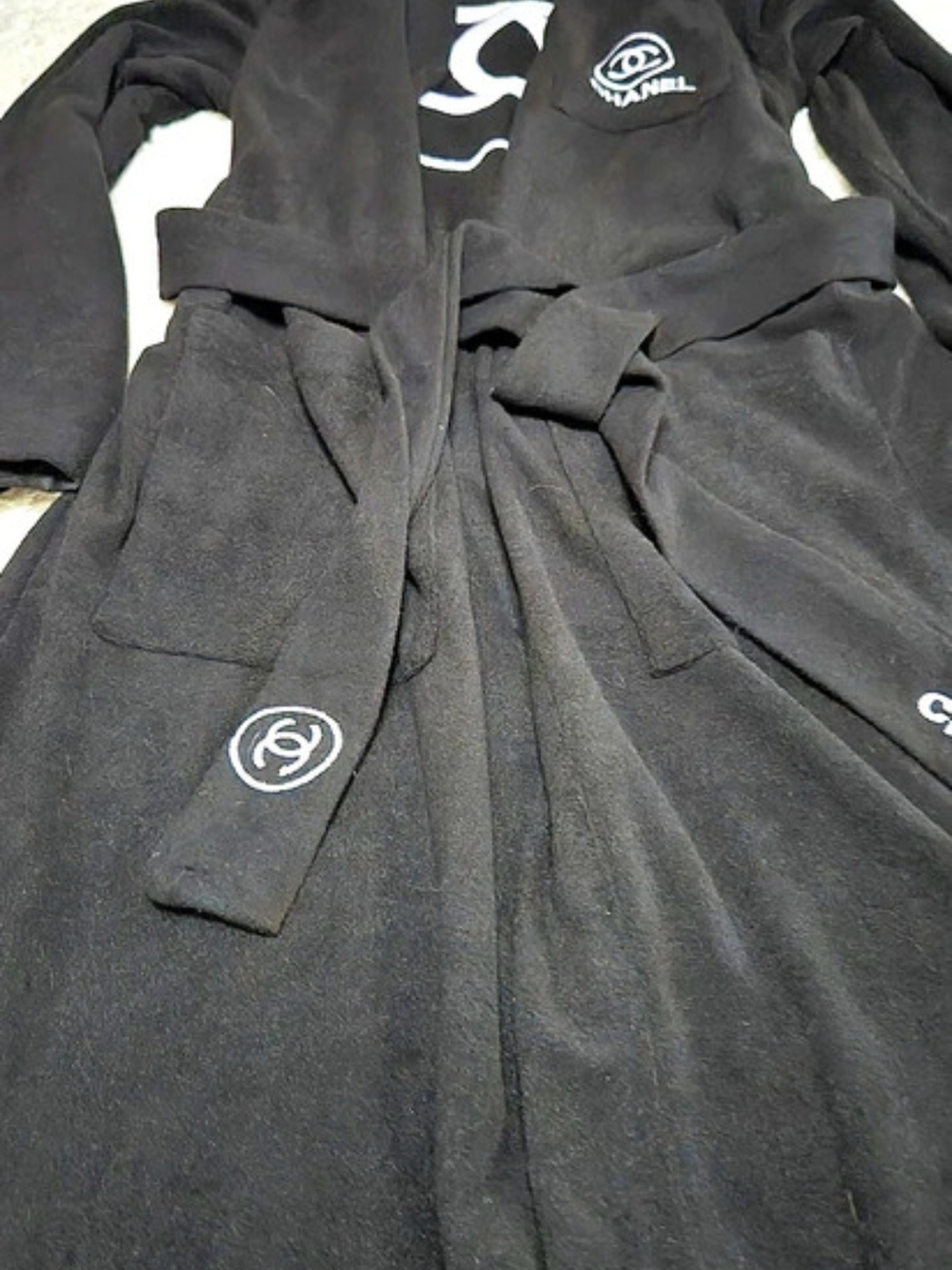 l Black Robe Coat - Picture 3 of 9